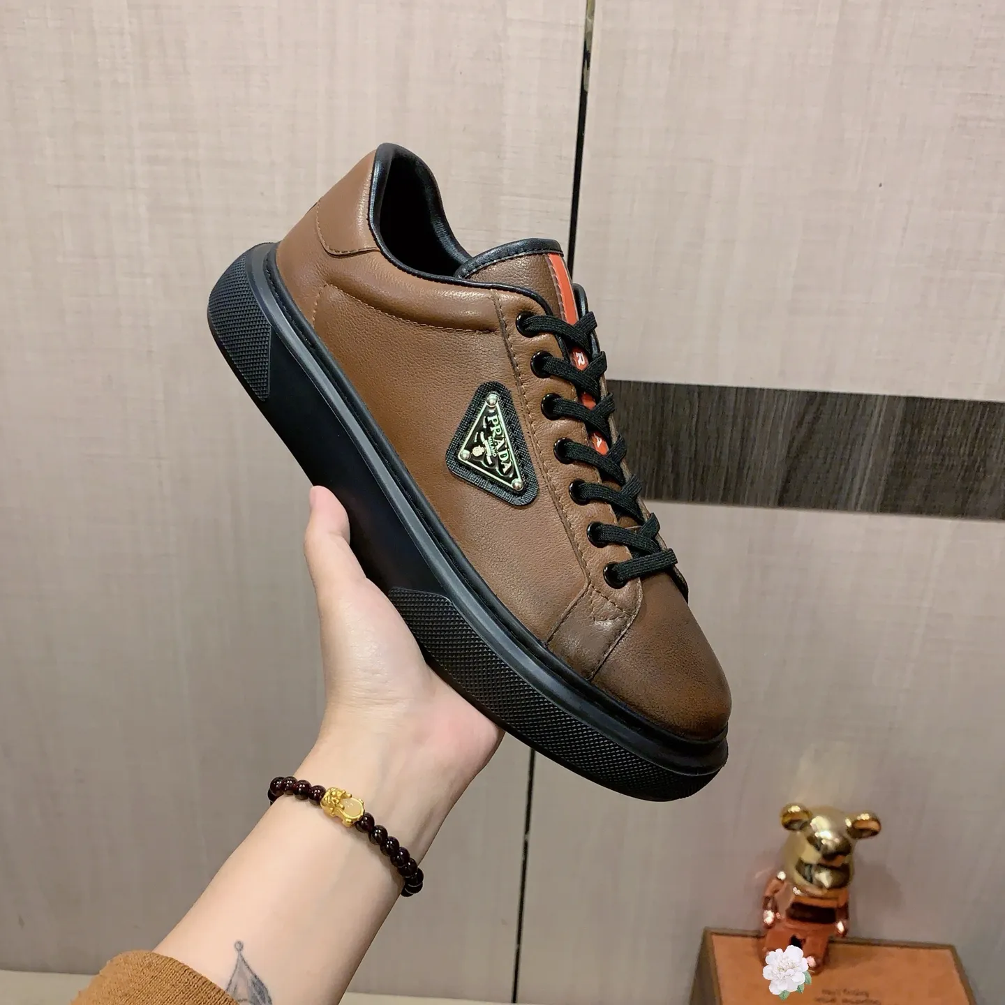Men's men's shoes💰460💰💰🎩🎩[Lightning][Lightning] "PRADA*" The latest and most popular casual shoes, top brand [seduce] luxury ~ purchasing agency, top ~ quality. [Strong] The upper is made of imported breathable and polished cowhide material ➕ Breathable sheepskin feet (•) with fine workmanship. The original stylish and stylish soft rubber wear-resistant and non-slip outsole is light and comfortable on the feet. The real thing looks better when taken in real life. 0186: code: 38-44, 2️⃣ colors selected